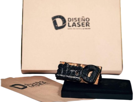 SELLO CON MANGO DE MADERA 15x15cm