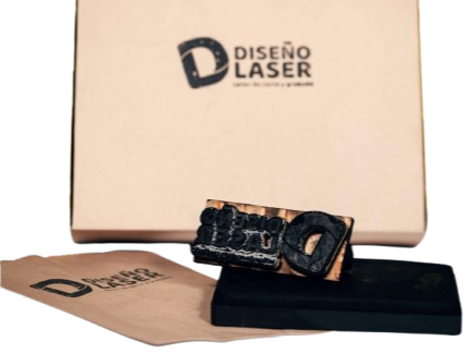 SELLO CON MANGO DE MADERA 3x3cm