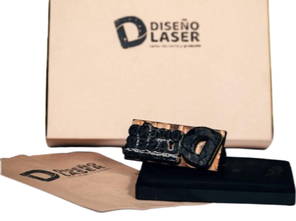 SELLO CON MANGO DE MADERA 7x7cm