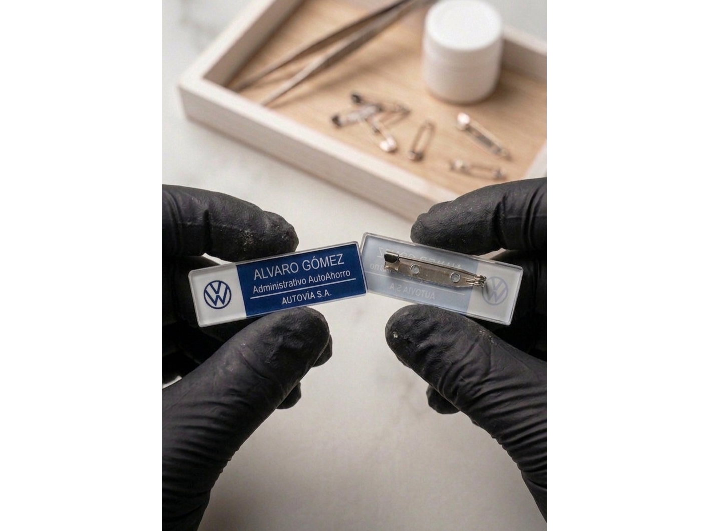 PINES  CON PRENDEDOR ACRILICO COLOR