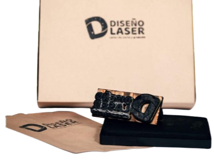 SELLO CON MANGO DE MADERA 20x20cm