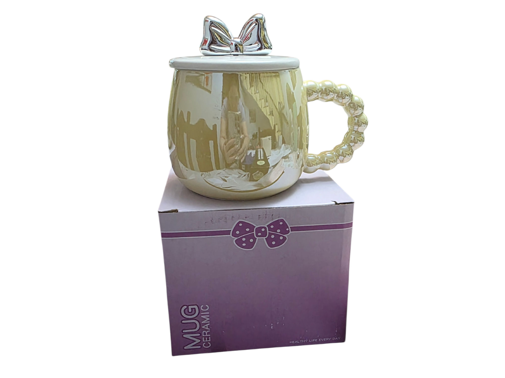 Taza con moño amarilla y cuchara