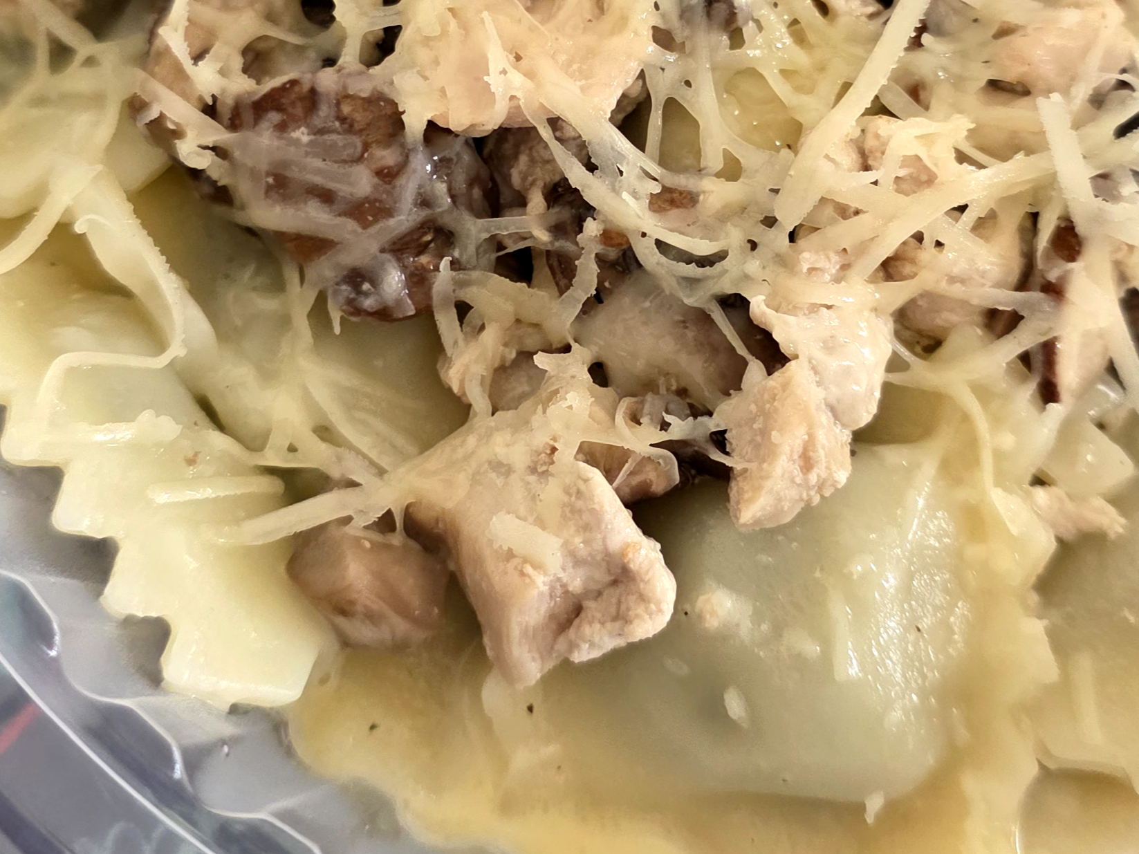 Ravioles con salsa bolognesa