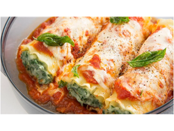 Canelones Caseros (Incluye bollitos de pan bioche, postre y queso rallado)