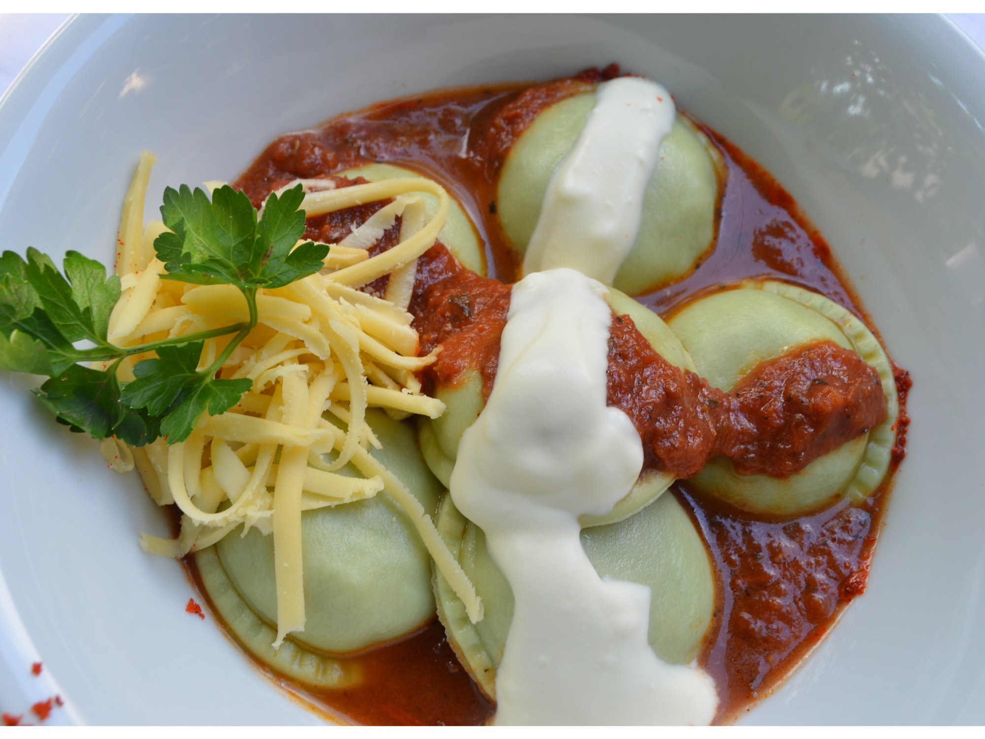 Sorrentinos de Verdura  (Inclye bollitos de pan brioche, postre y queso rallado)