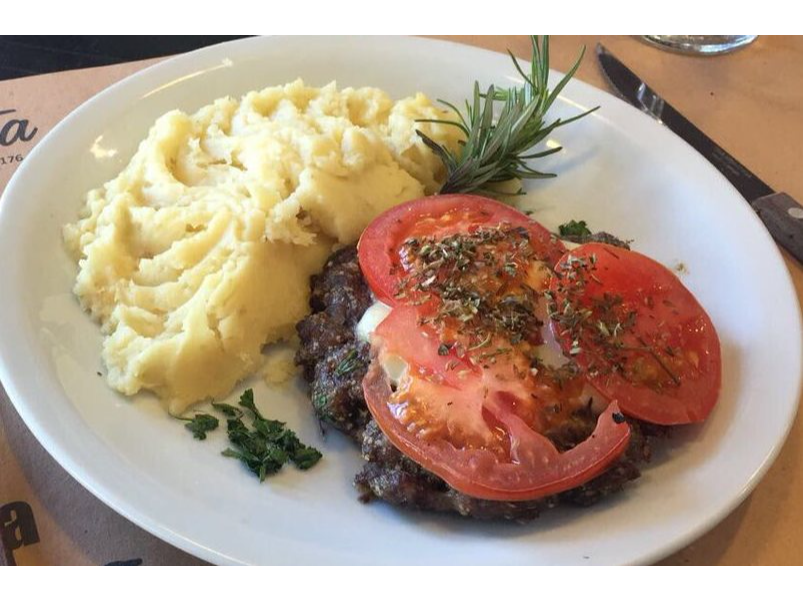 Hamburguesas a la Napolitiana (Incluye bollitos de oan brioche y postre)