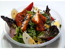 Ensalada de pollo. (Incluye postre y bollitos de pan brioche)