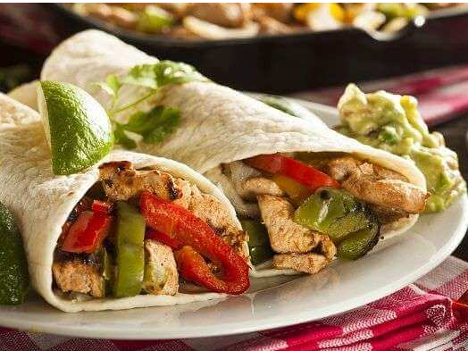 Dúo de fajitas (pollo y bondiola) o Fajitas Veggie. Incluye postre