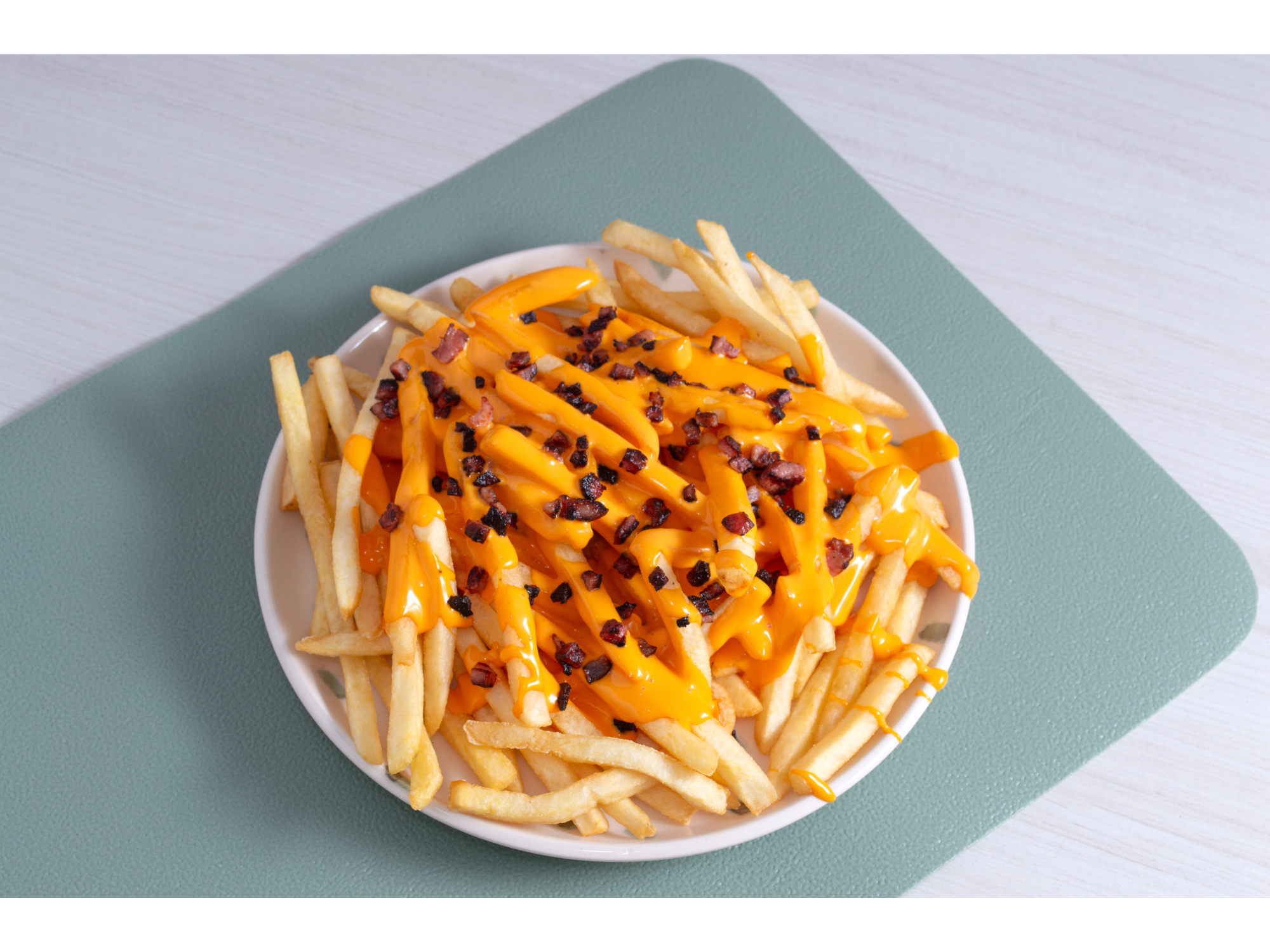 PAPAS CON CHEDDAR Y BACON