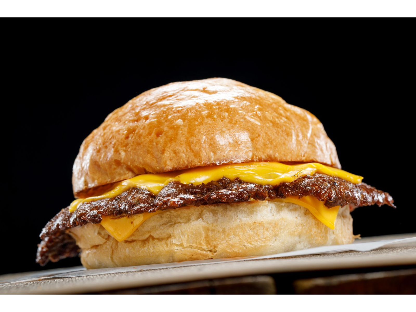 Cheeseburger Simple de Frytki Tristán Suárez