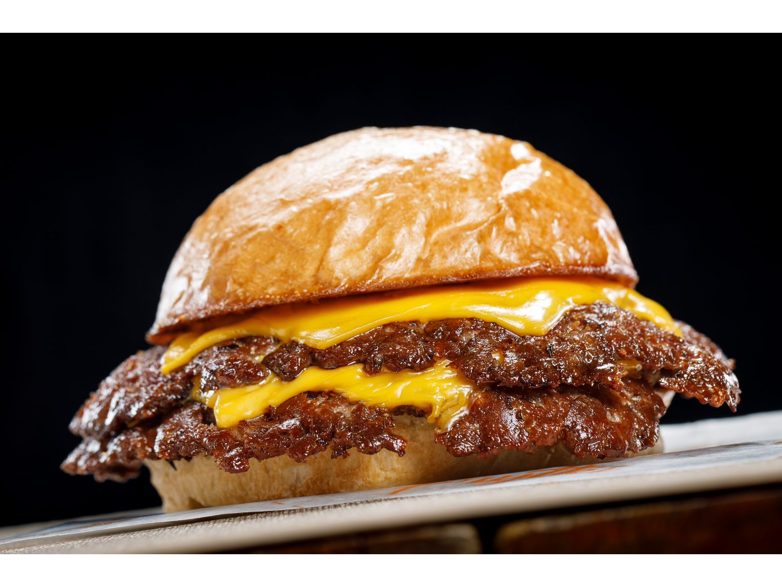 Cheeseburger Doble de Frytki Tristán Suárez