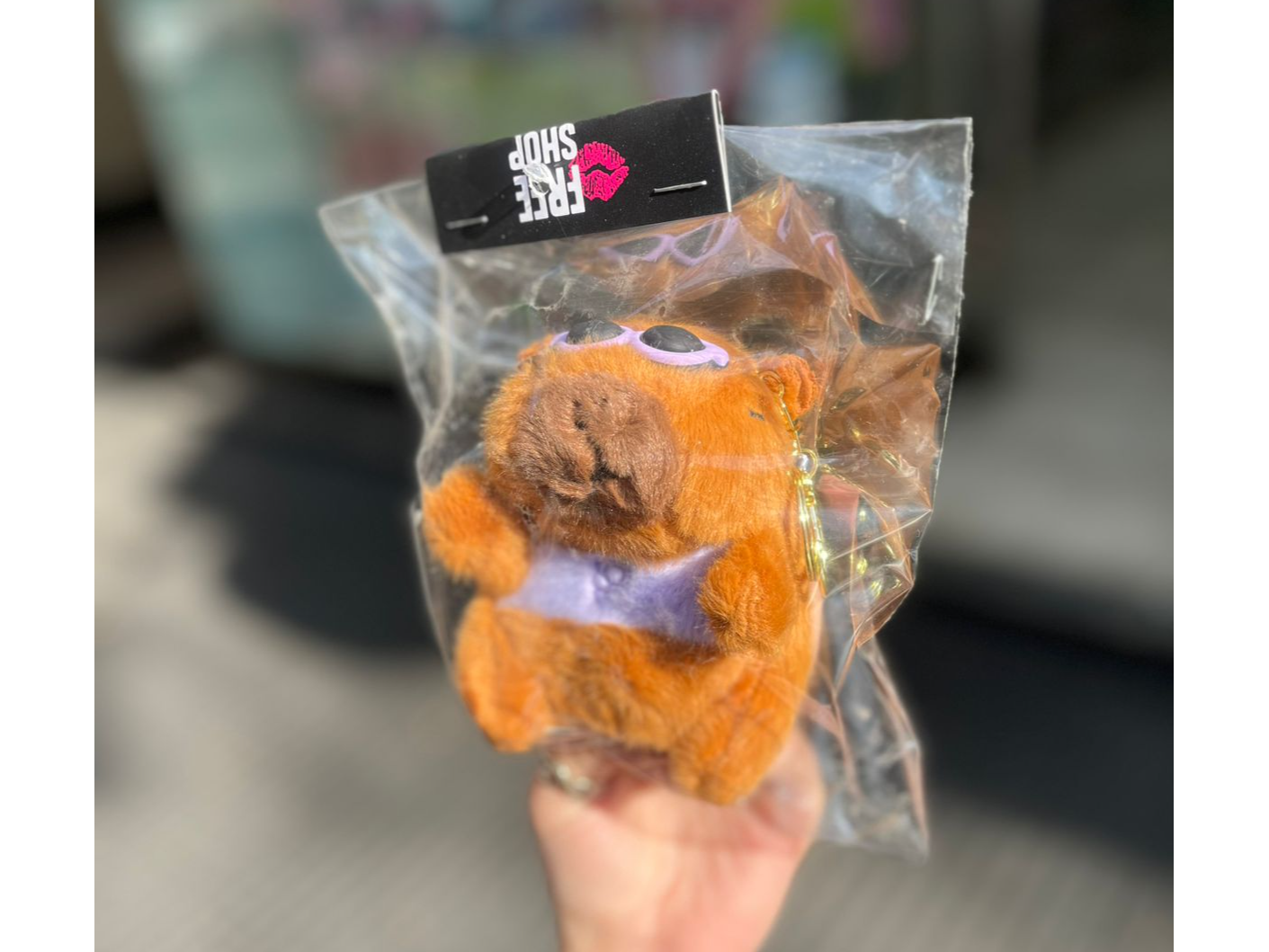 LLAVERO CAPIBARA PELUCHE LILA