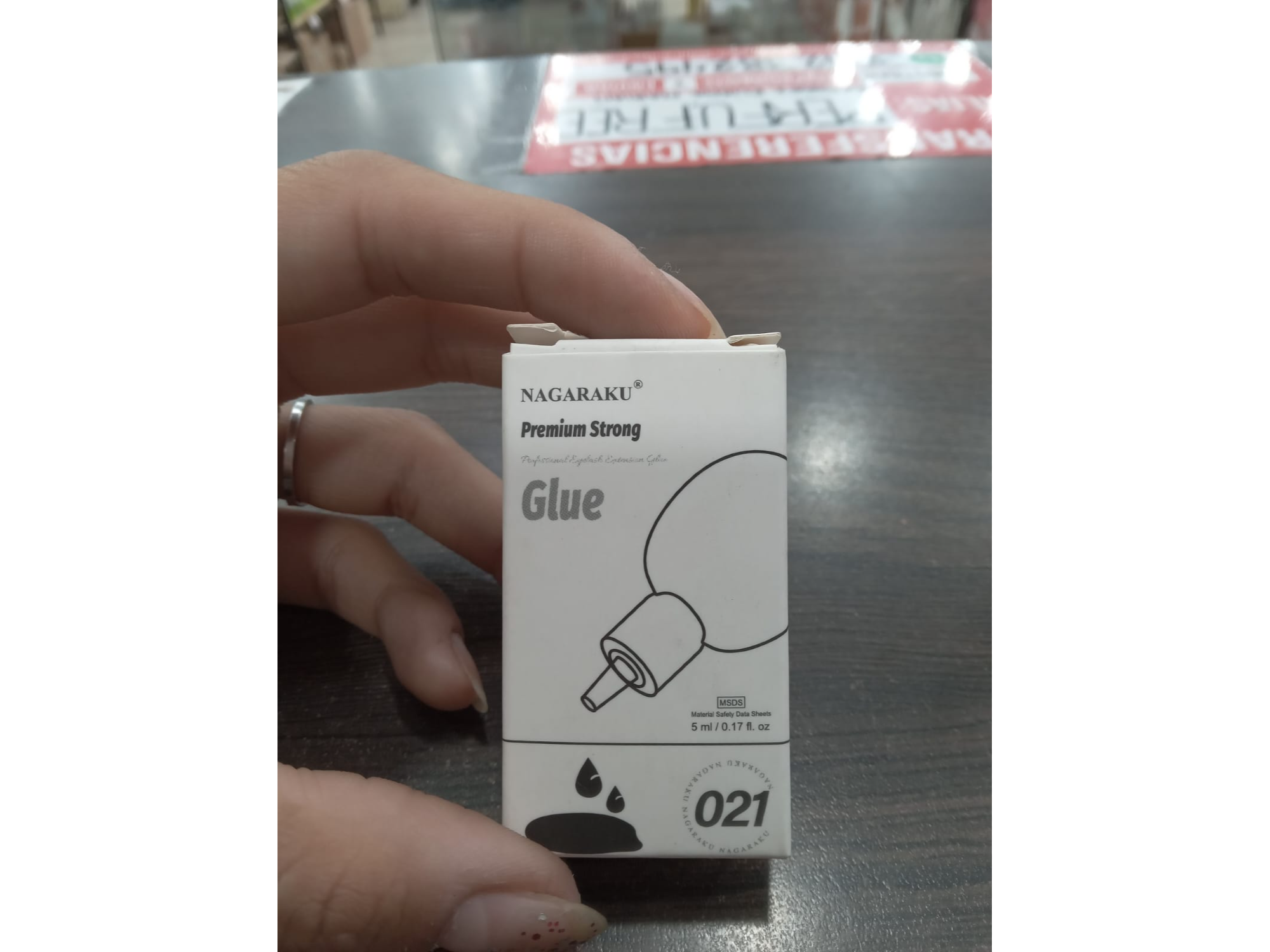 PEGAMENTO PARA PESTAÑAS