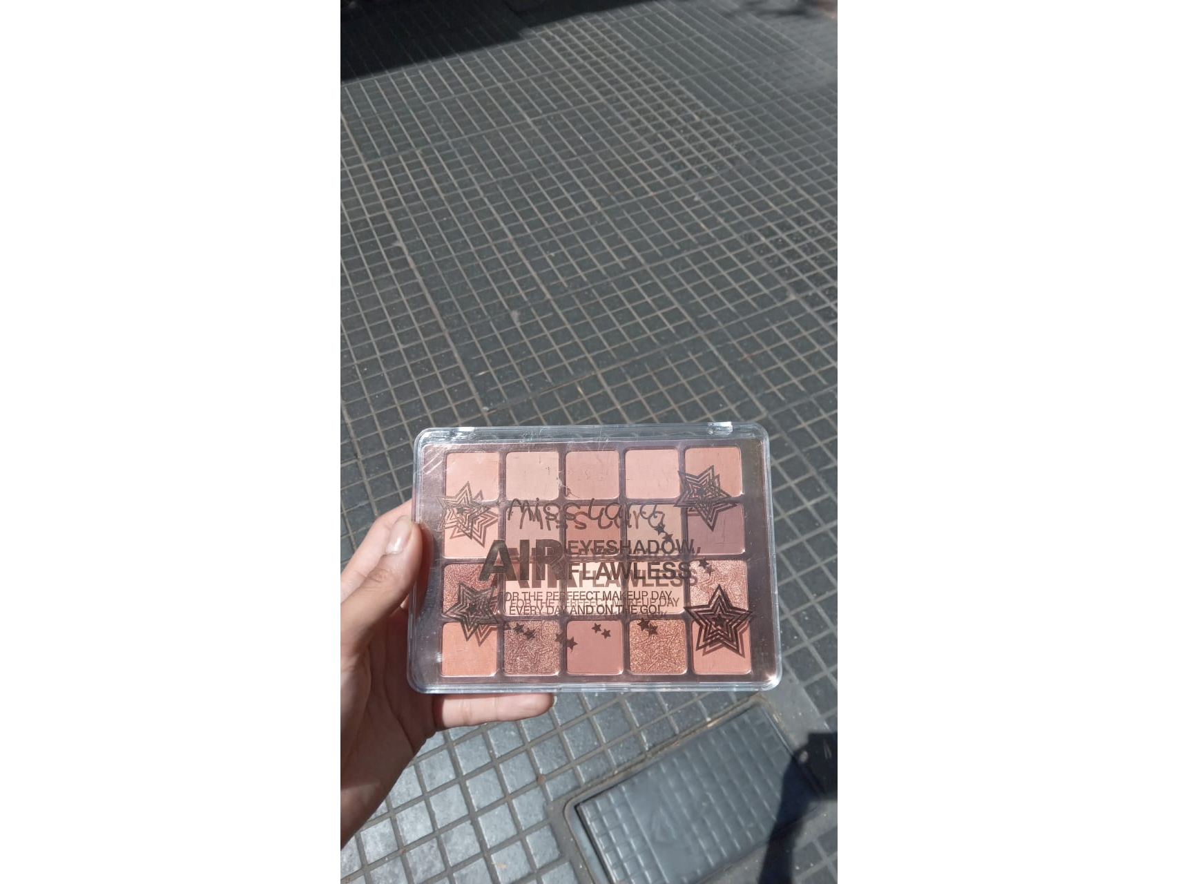 Paleta de sombras. MISS LARA