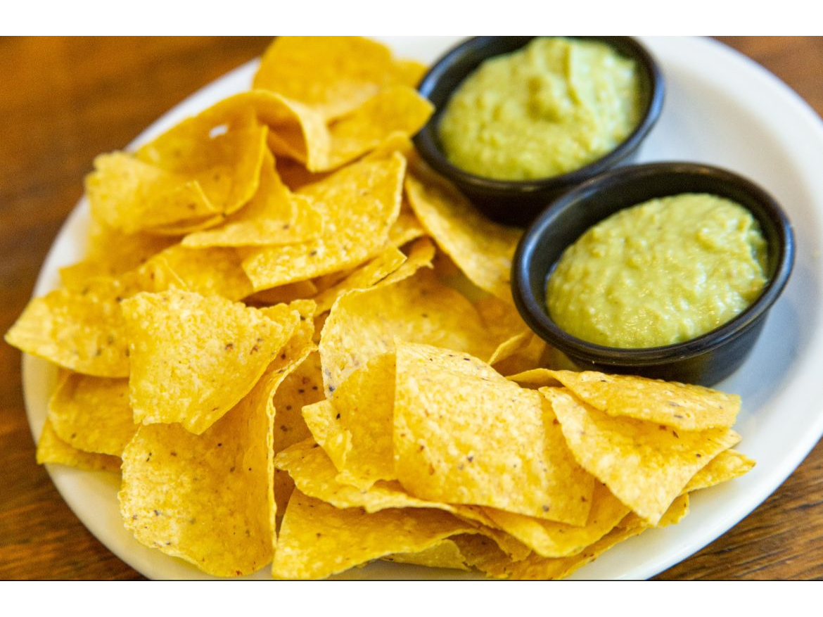 NACHOS CON GUACAMOLE
