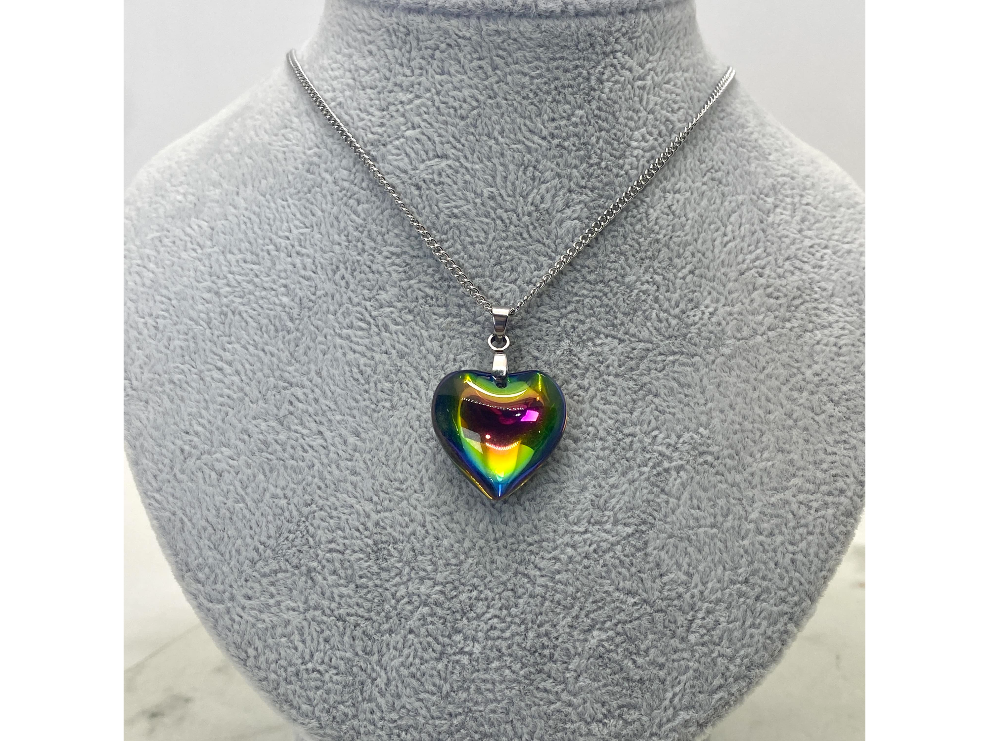 Collar corazón tornasol