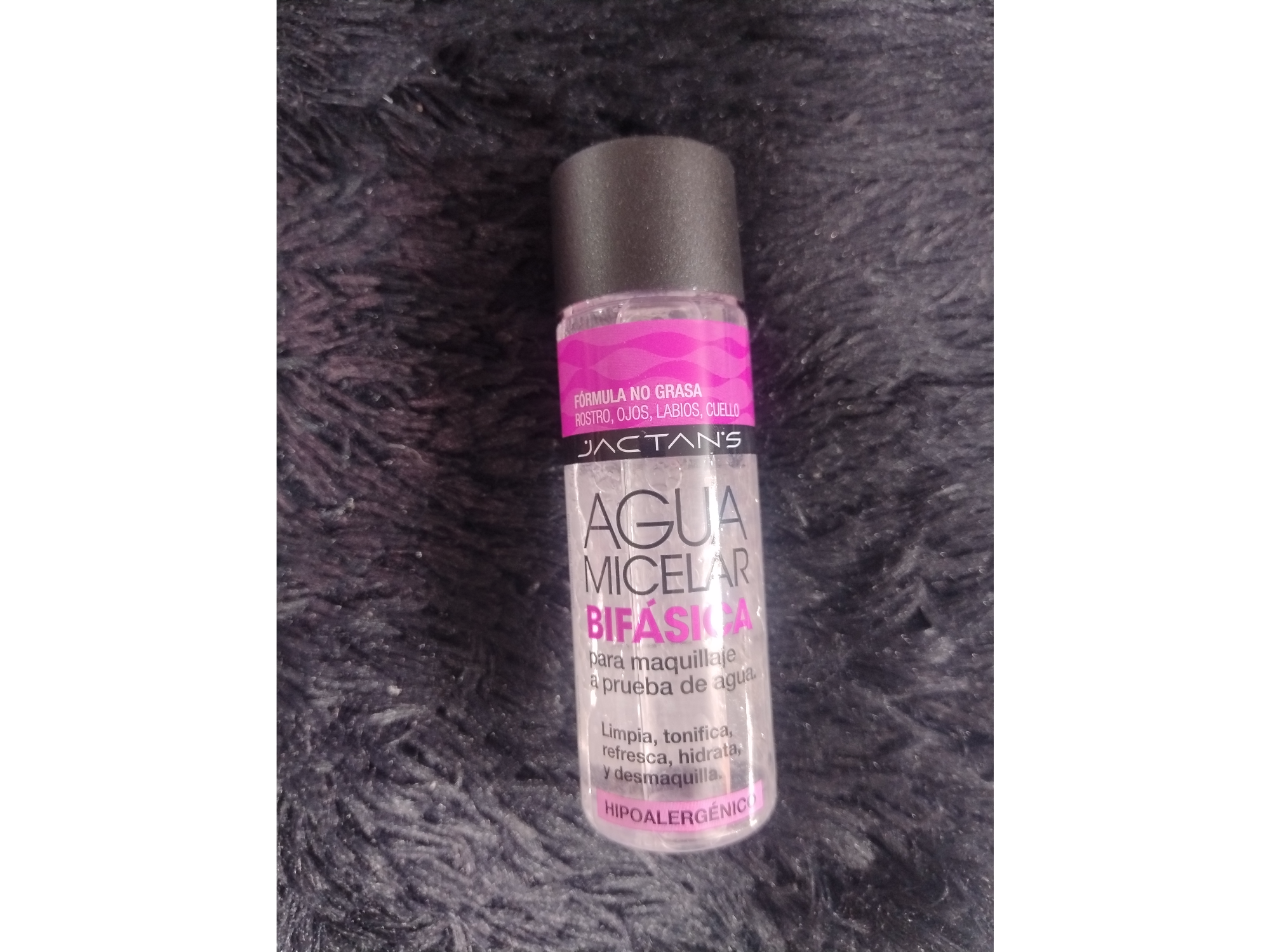 Agua micelar bifasica