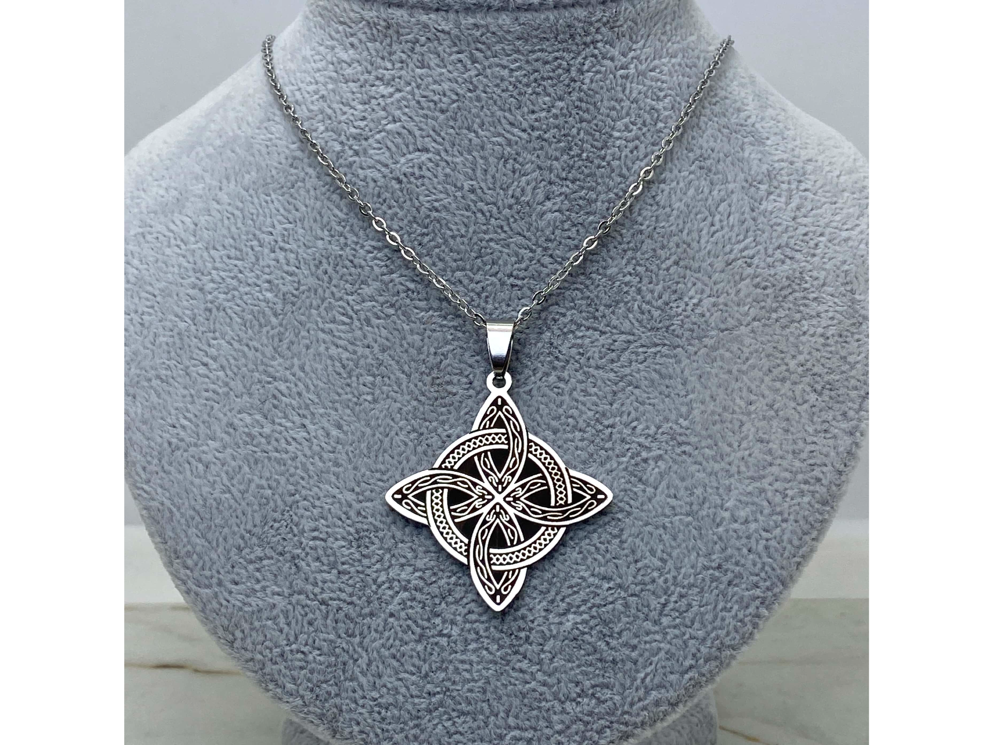 Collar nudo de brujas