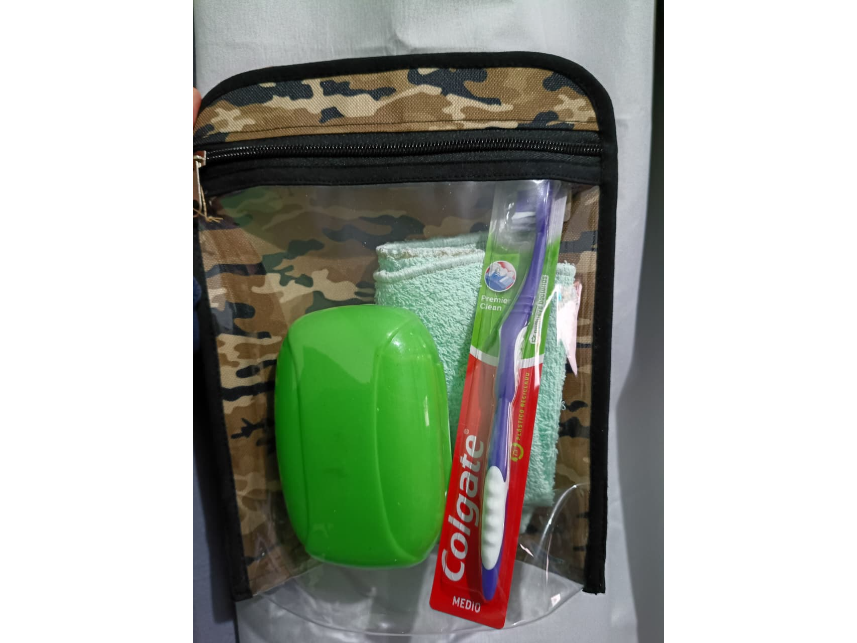 Estuche de higiene con toalla n3