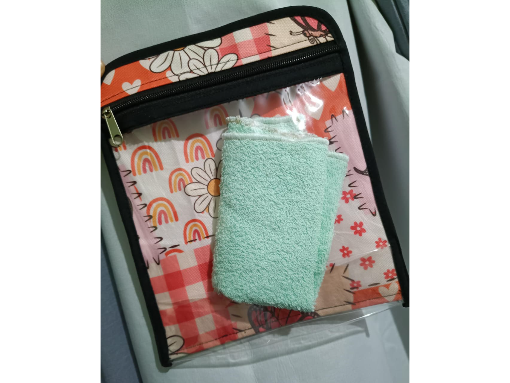 Estuche de higiene con toalla n4