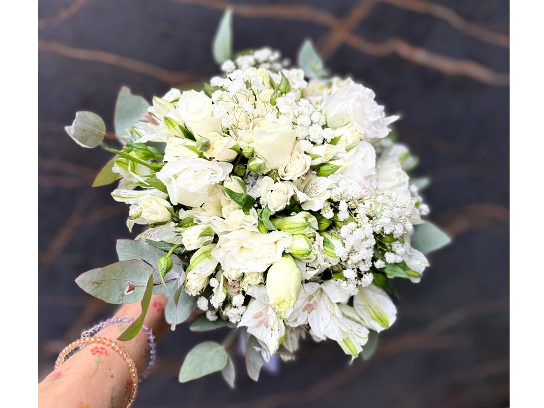 Bouquet Astromelias y Gypsophilas