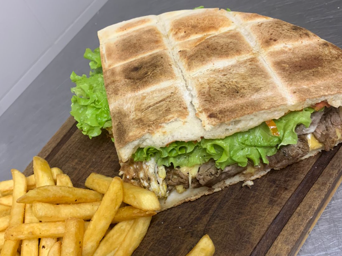 Lomo con pan de pizza