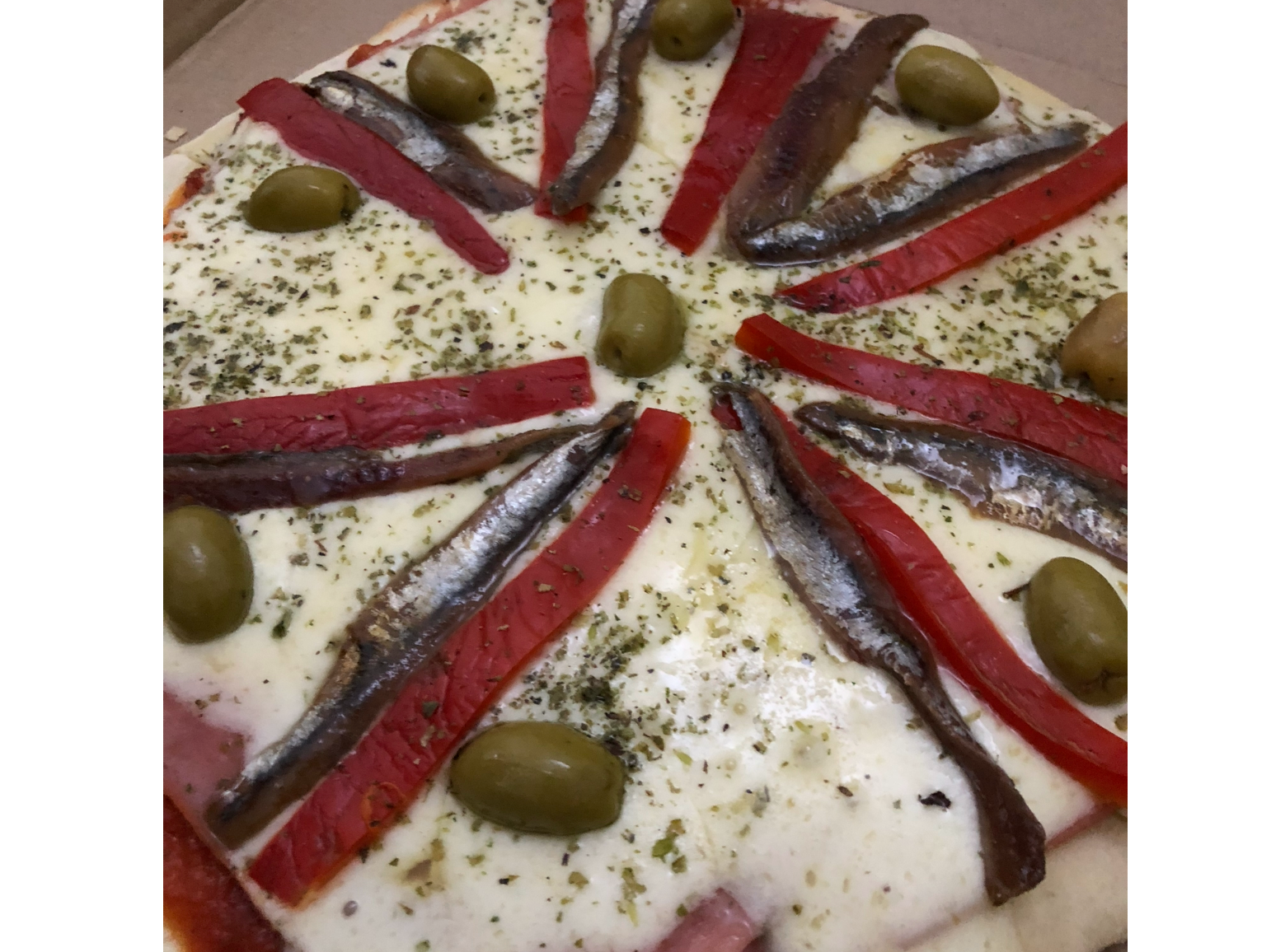 PIZZA ESPECIAL CON ANCHOAS
