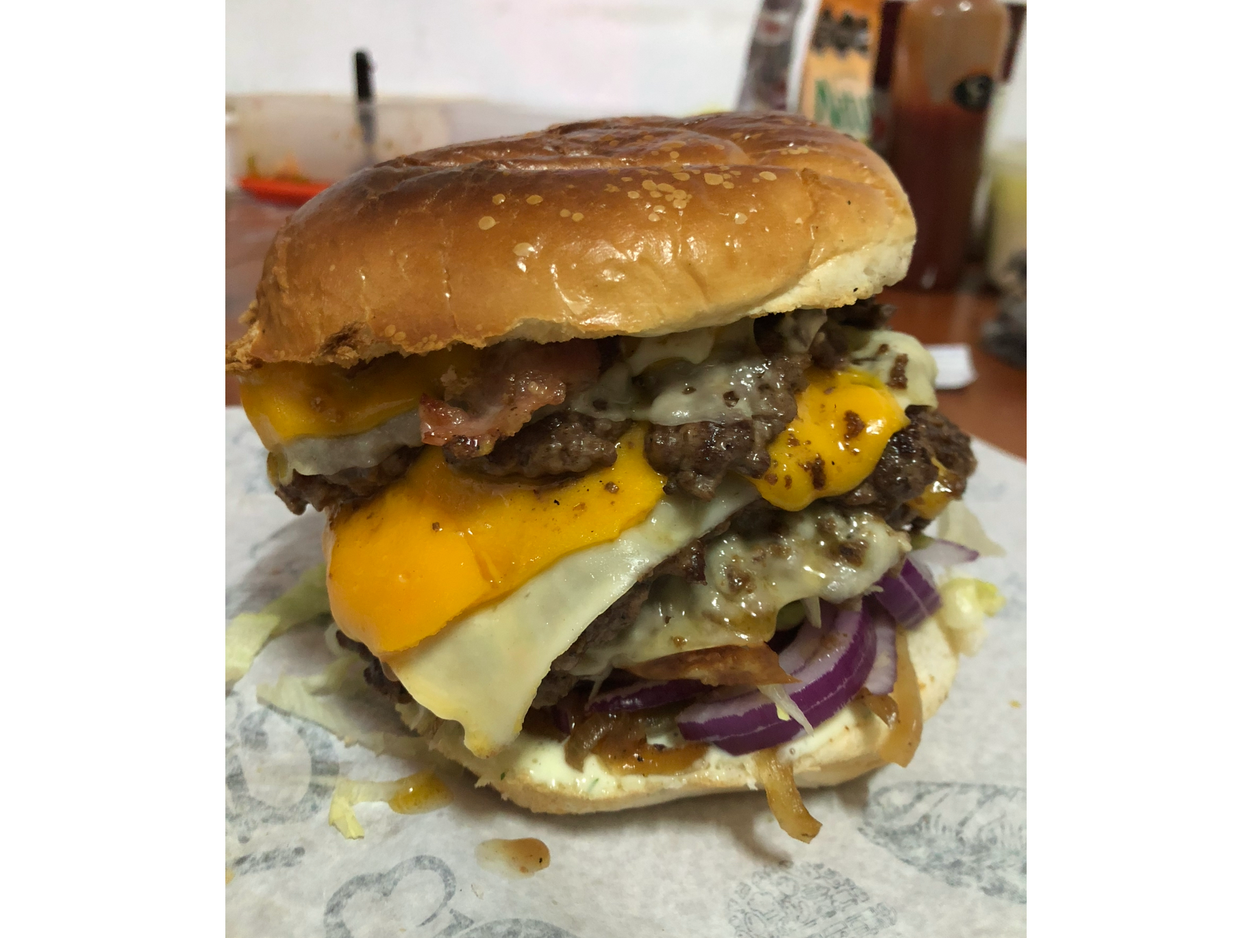 Hamburgesa personazilada triple