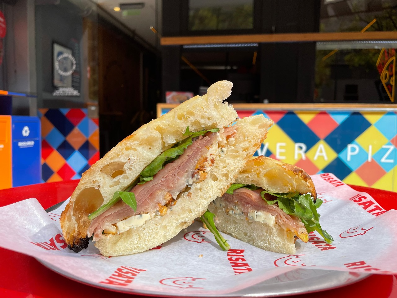 Focaccia Limitada - Lomito, gorgonzola, peras