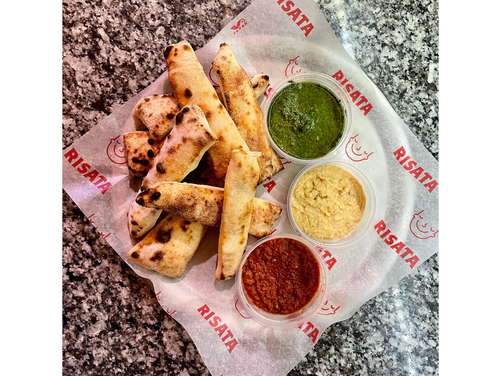 Bordes de Pizza con Dips