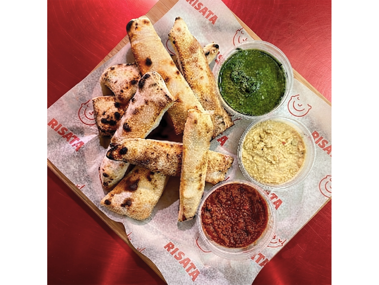 Bordes de Pizza con Dips