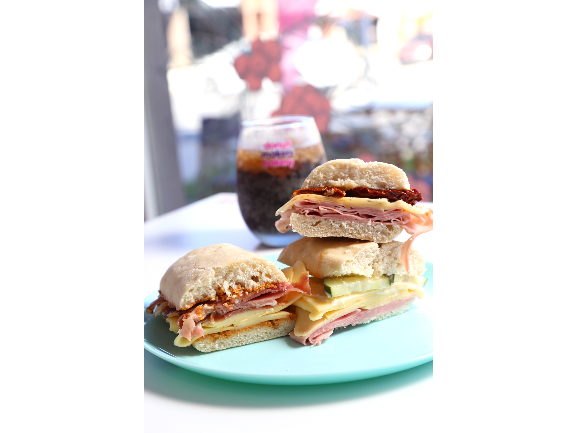 PANINIS CON CYQ