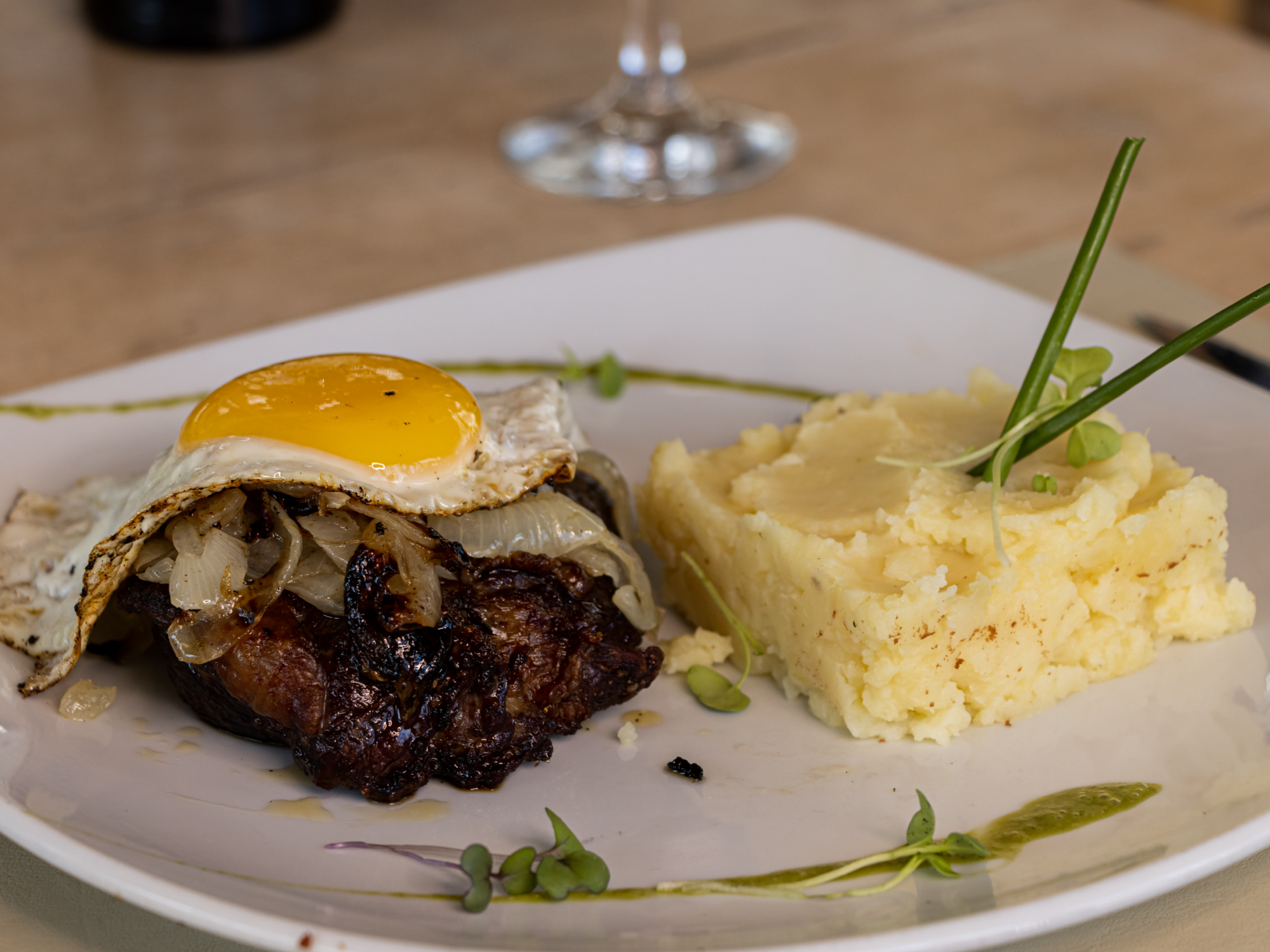 Entrecot con Cebollas Caramelizadas