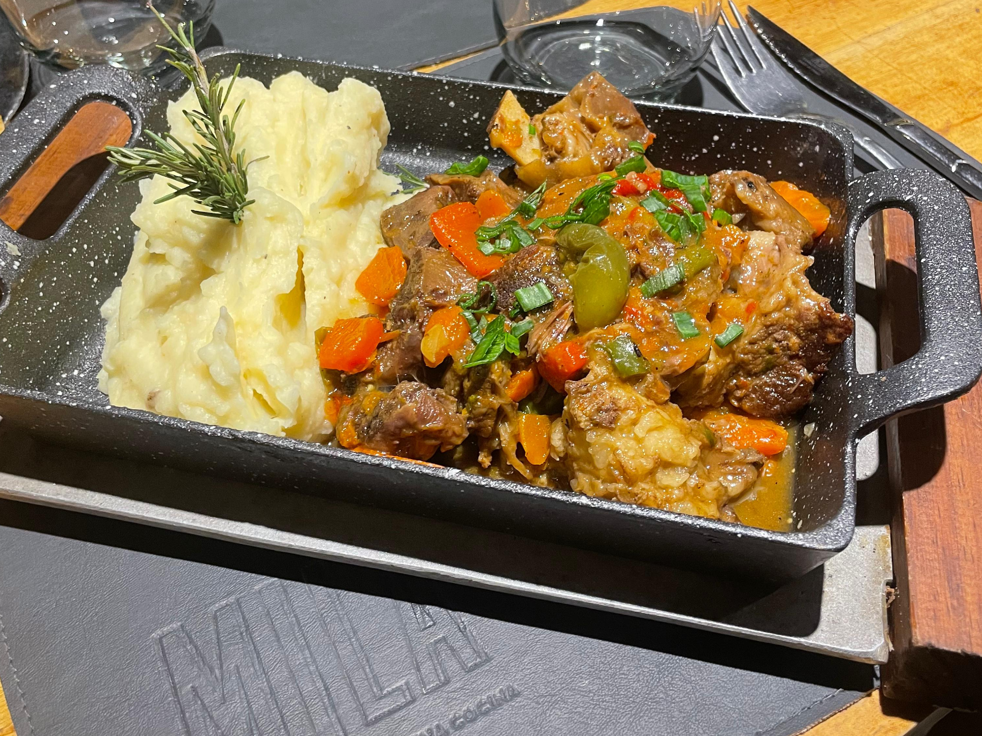 Osobuco braseado con aligot