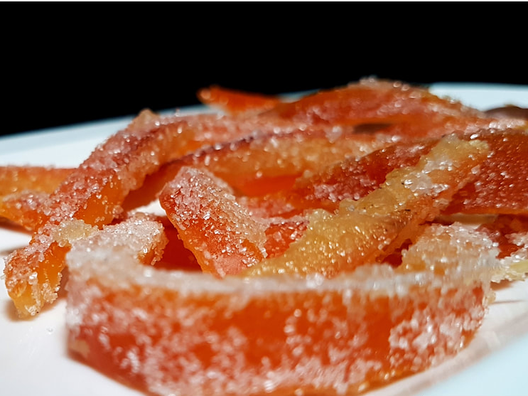 Cáscara de naranja azucarada
