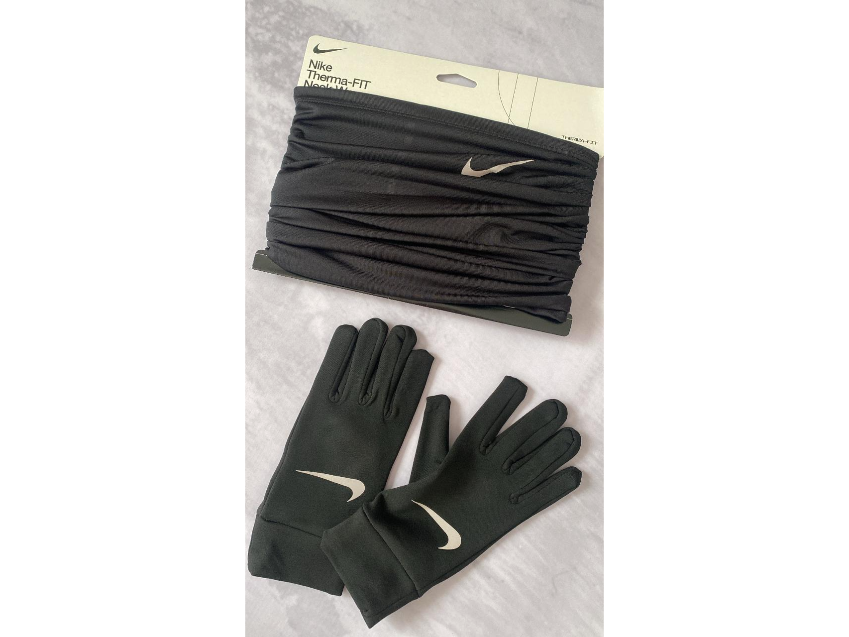 Combo cuellito Nike + Guantes Nike