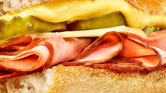 LOMOS & SANDWICHES