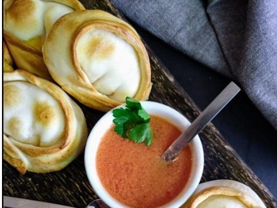 Empanadas salteñas de jamón y queso