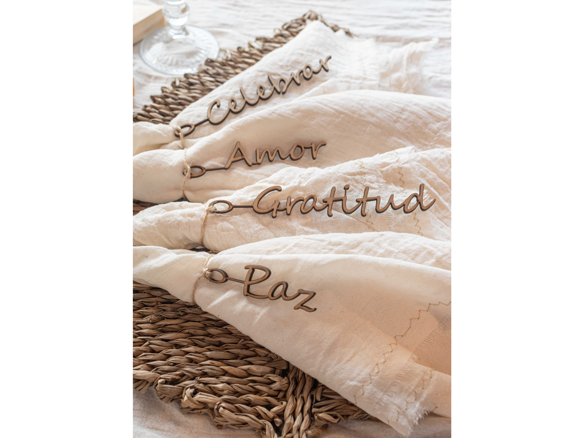 Servilletero palabra de madera x 4 U