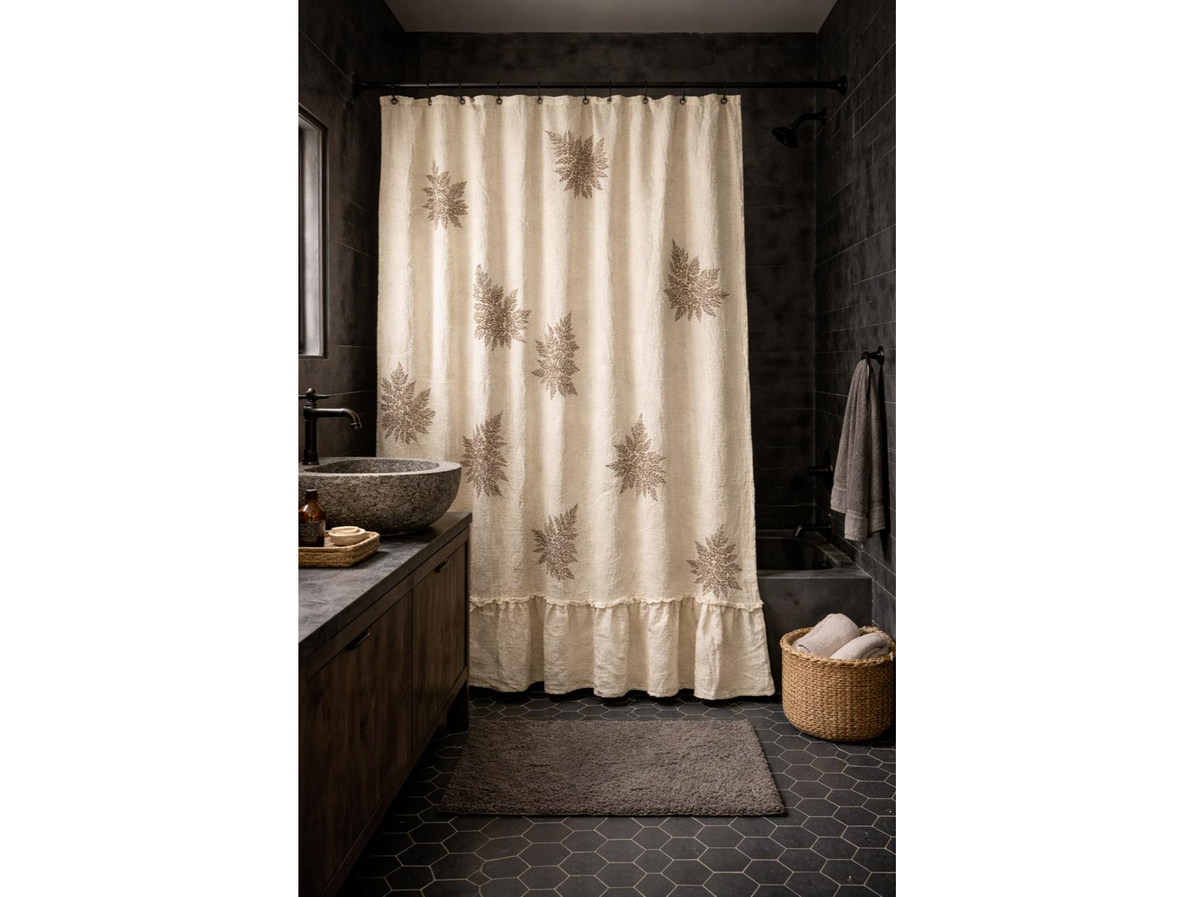 Cortina baño  gasa estampada con volado bosque 1.80 x 1.80 mt