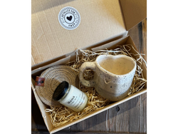 Gift Box Mom6 Taza corazon edic limitada 300 cc + vela de cera de soja x 150cc + posavasos yute combinado