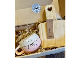 Gift Box Mom4 Taza de te rosa combinada + Tabla de madera love small