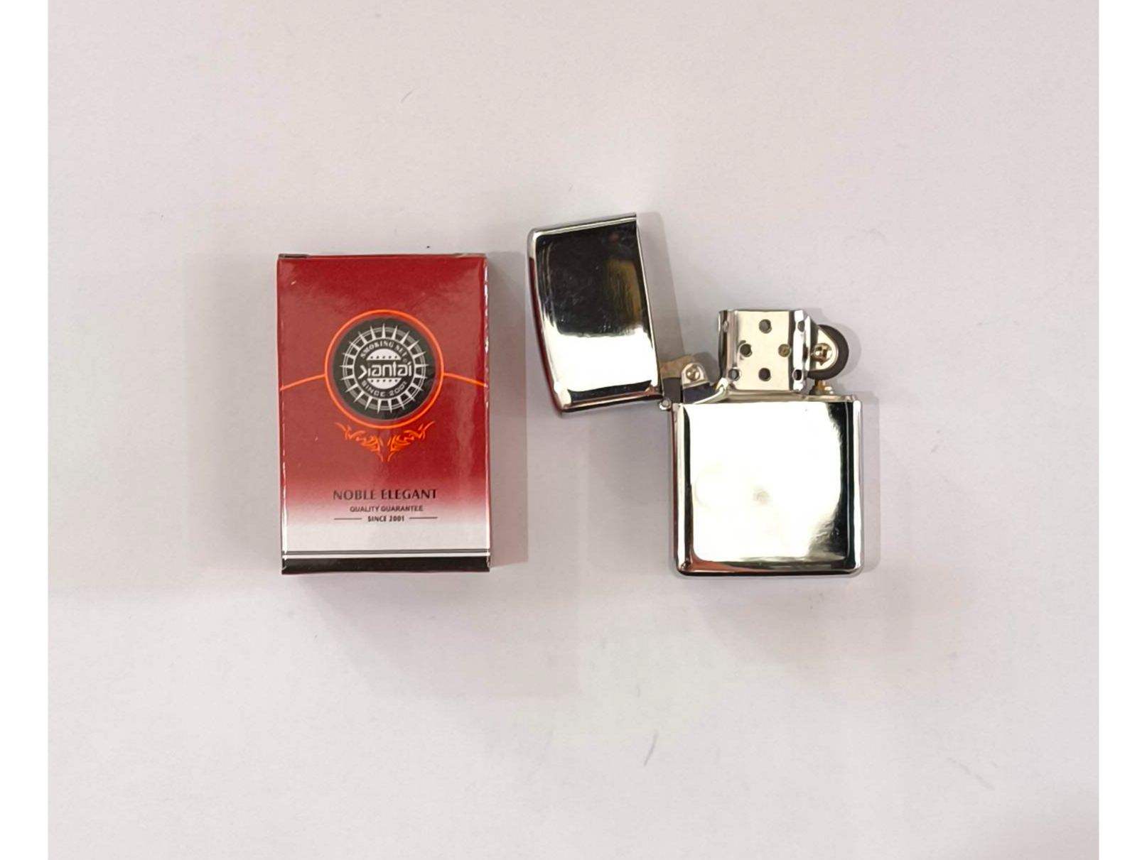 Encendedor de metal liso a bencina