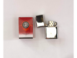 Encendedor de metal liso a bencina