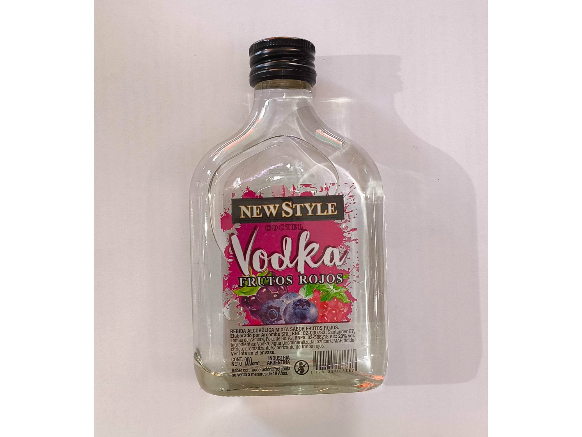 Petaca vodka new style frutos rojos 200cc