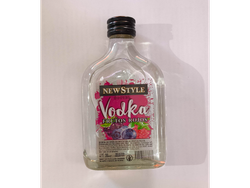 Petaca vodka new style frutos rojos 200cc