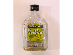 Petaca vodka new style manzana verde 200cc