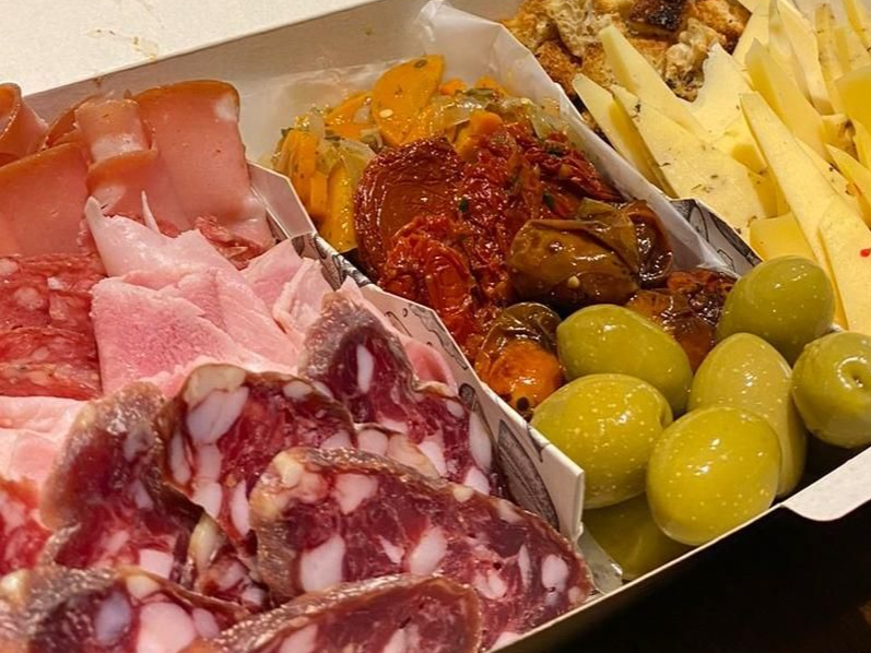 LA QUE NUNCA FALLA 3/4 PERSONAS