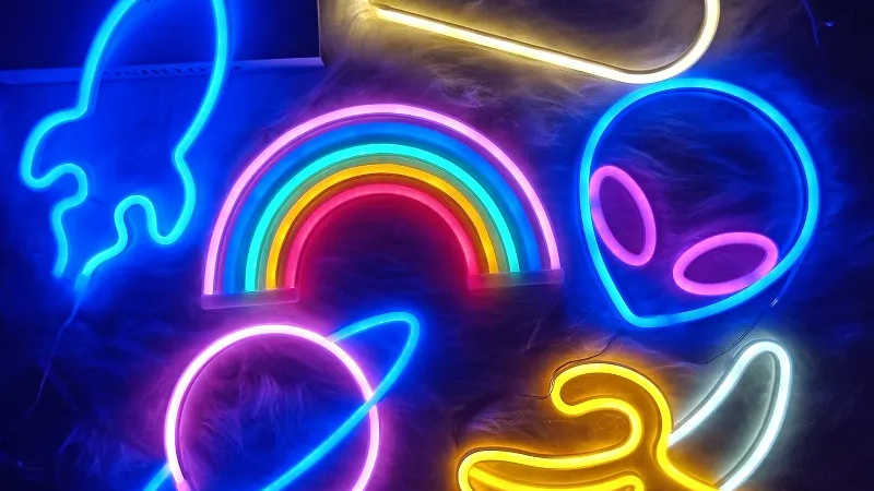 Carteles armados neon