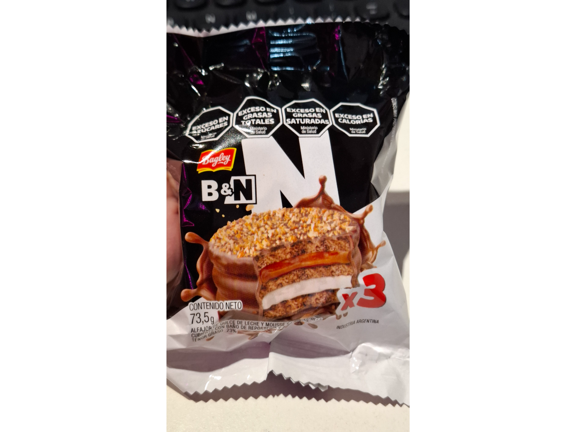 Alfajor Blanco y Negro triple Negro 73.5gr